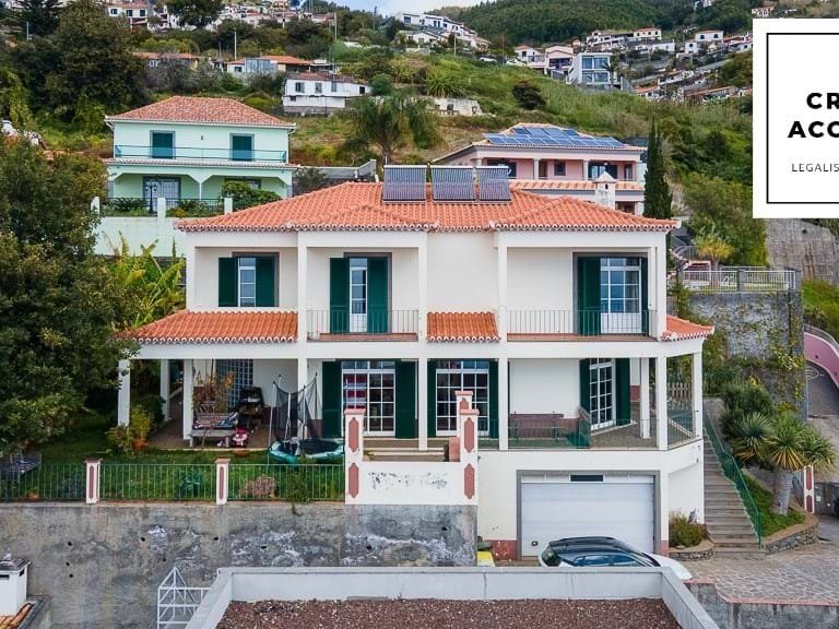Villa for Sale in Funchal, Ilha Da Madeira, Portugal 1