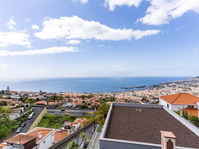 Villa for Sale in Funchal, Ilha Da Madeira, Portugal 4