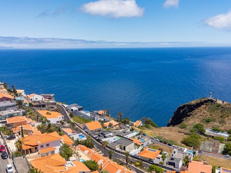 Villa for Sale in Santa Cruz, Ilha Da Madeira, Portugal 89