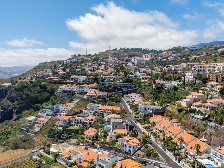 Villa for Sale in Santa Cruz, Ilha Da Madeira, Portugal 86