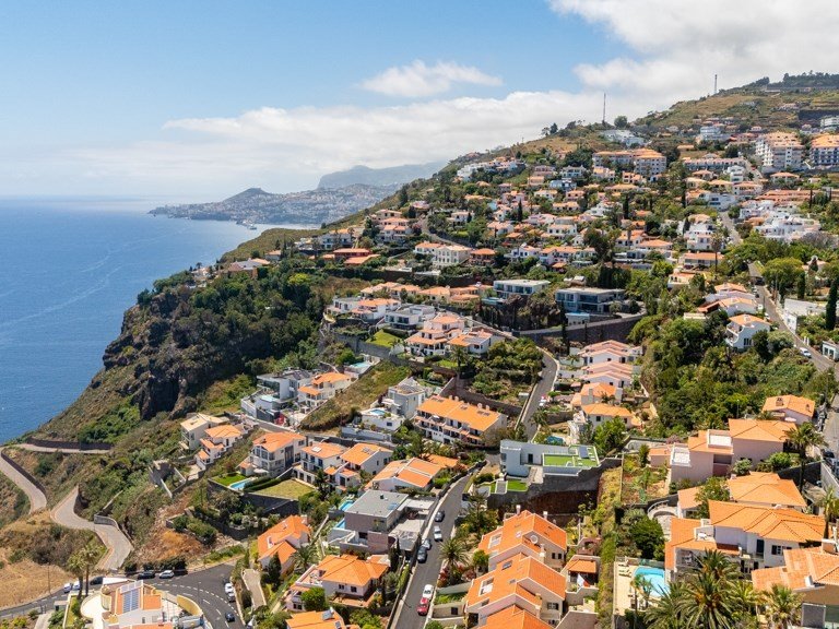 Villa for Sale in Santa Cruz, Ilha Da Madeira, Portugal 87