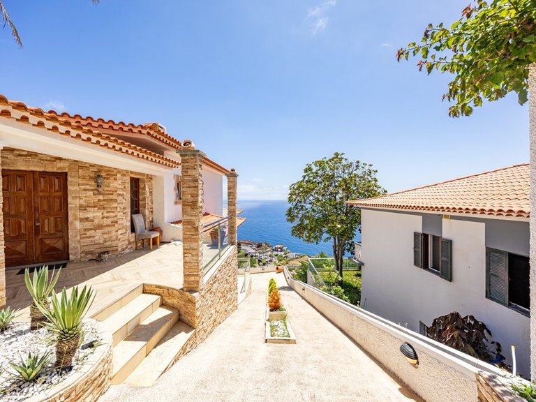 Villa for Sale in Santa Cruz, Ilha Da Madeira, Portugal 82