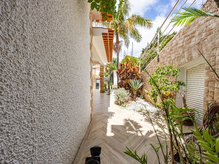 Villa for Sale in Santa Cruz, Ilha Da Madeira, Portugal 52