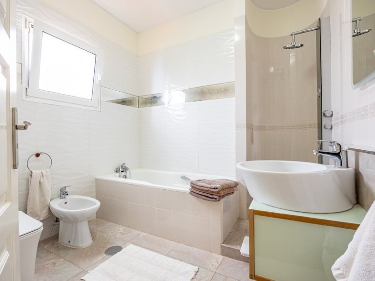 Villa for Sale in Santa Cruz, Ilha Da Madeira, Portugal 16