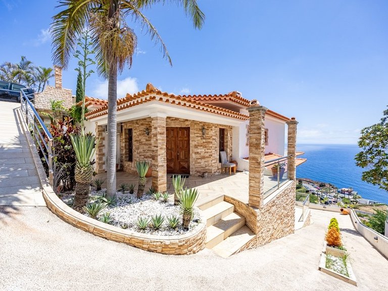 Villa for Sale in Santa Cruz, Ilha Da Madeira, Portugal 81