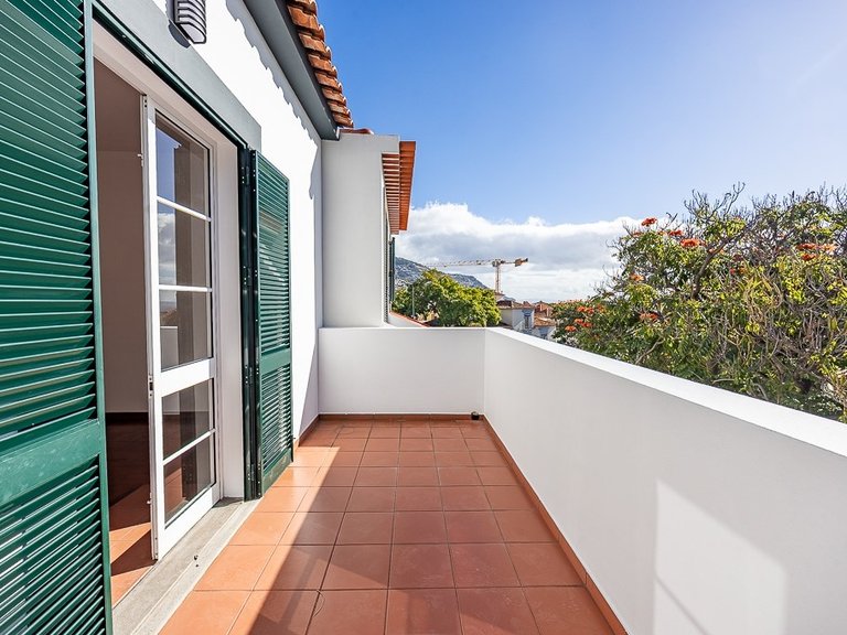 Villa for Sale in Funchal, Ilha Da Madeira, Portugal 4