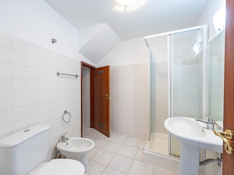 Villa for Sale in Funchal, Ilha Da Madeira, Portugal 13