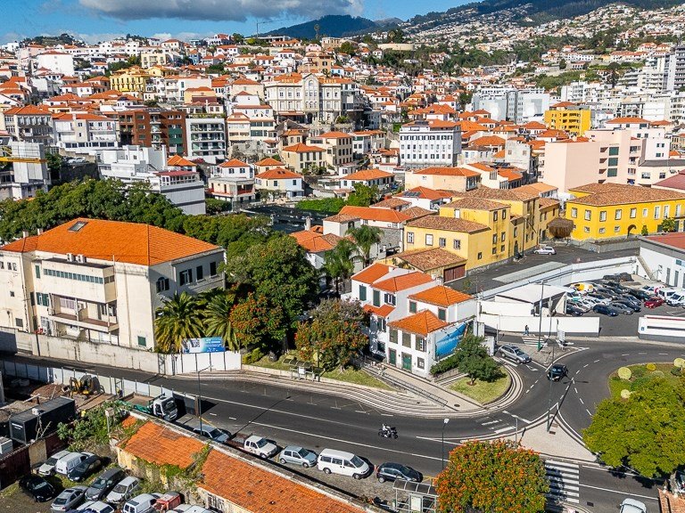 Villa for Sale in Funchal, Ilha Da Madeira, Portugal 9