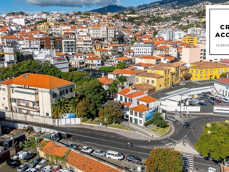 Villa for Sale in Funchal, Ilha Da Madeira, Portugal 1