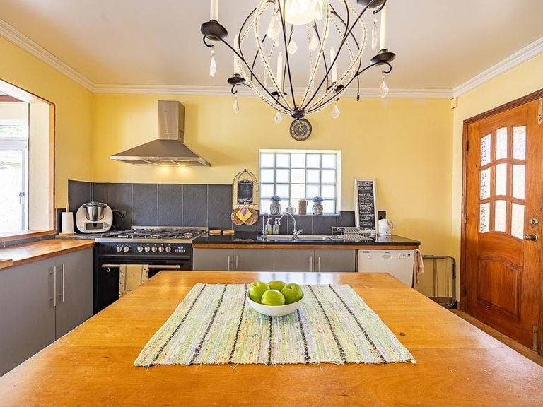 Villa for Sale in Calheta, Ilha Da Madeira, Portugal 9