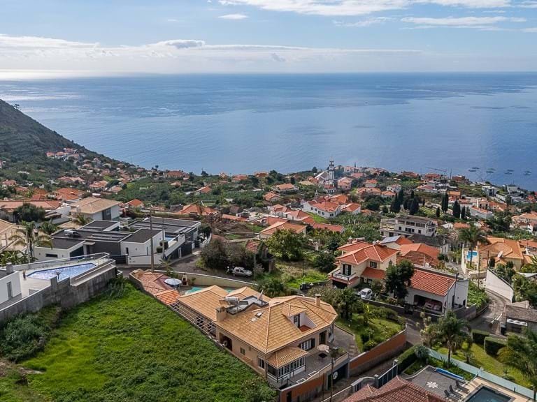 Villa for Sale in Calheta, Ilha Da Madeira, Portugal 2