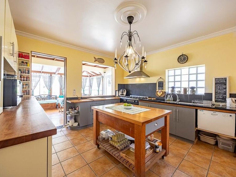 Villa for Sale in Calheta, Ilha Da Madeira, Portugal 10