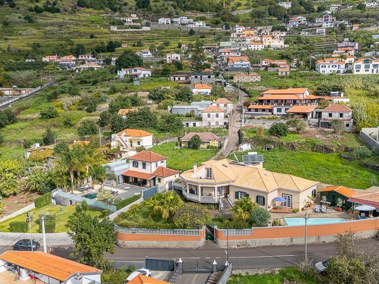 Villa for Sale in Calheta, Ilha Da Madeira, Portugal 3