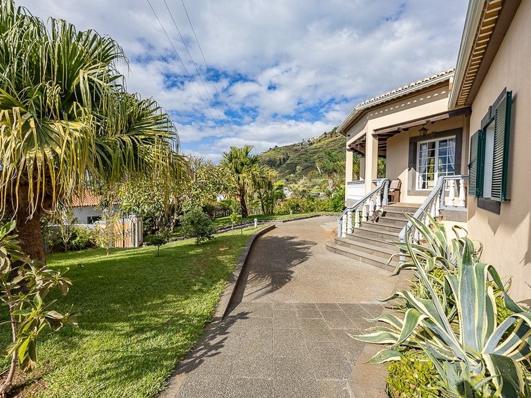 Villa for Sale in Calheta, Ilha Da Madeira, Portugal 4