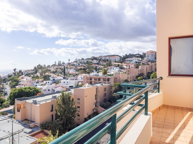Apartment for Sale in Santa Cruz, Ilha Da Madeira, Portugal 4