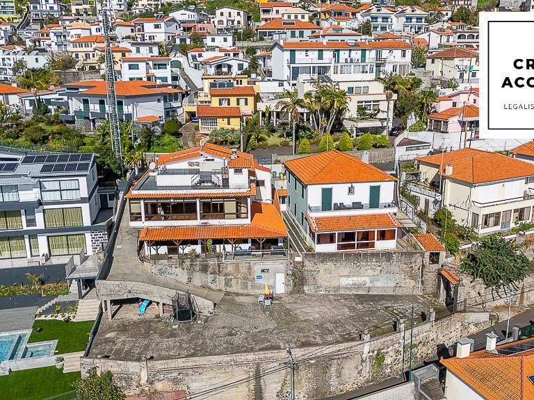 Villa for Sale in Funchal, Ilha Da Madeira, Portugal 1