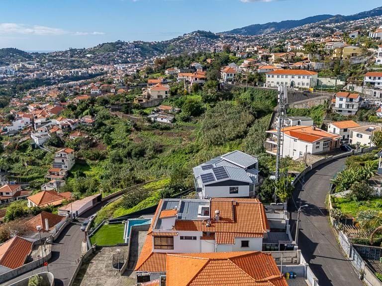 Villa for Sale in Funchal, Ilha Da Madeira, Portugal 13