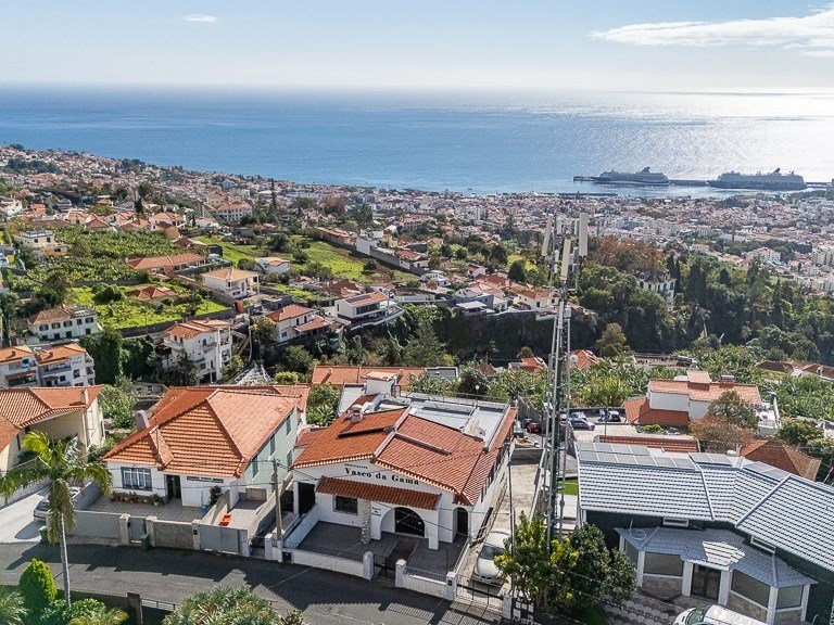 Villa for Sale in Funchal, Ilha Da Madeira, Portugal 11