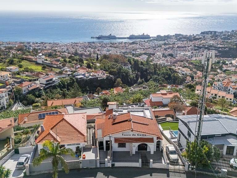 Villa for Sale in Funchal, Ilha Da Madeira, Portugal 10