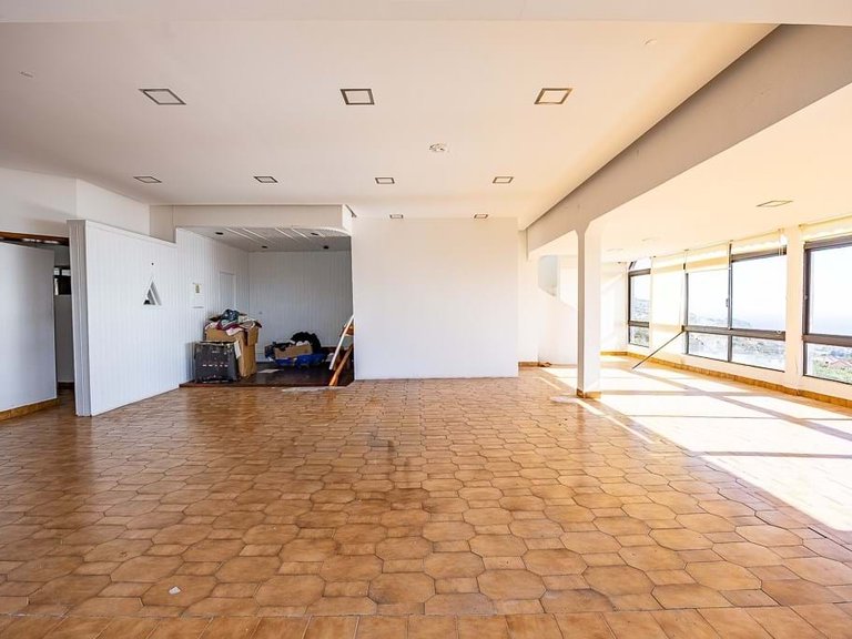 Villa for Sale in Funchal, Ilha Da Madeira, Portugal 4