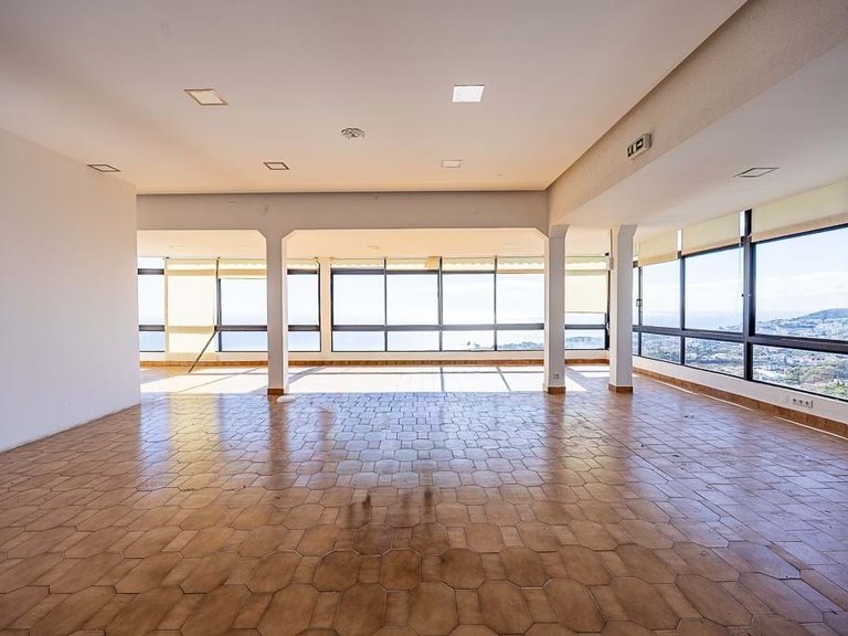 Villa for Sale in Funchal, Ilha Da Madeira, Portugal 7