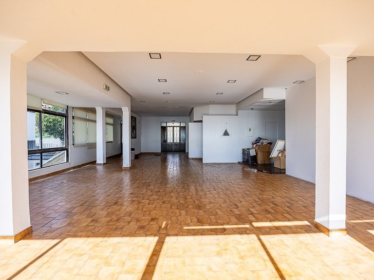 Villa for Sale in Funchal, Ilha Da Madeira, Portugal 8