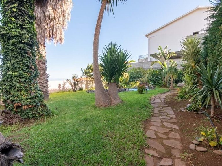 Villa for Sale in Santa Cruz, Ilha Da Madeira, Portugal 8