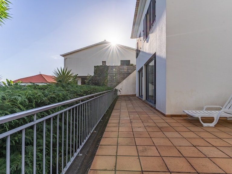 Villa for Sale in Santa Cruz, Ilha Da Madeira, Portugal 6