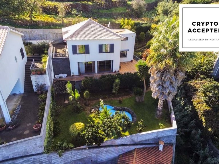 Villa for Sale in Santa Cruz, Ilha Da Madeira, Portugal 1