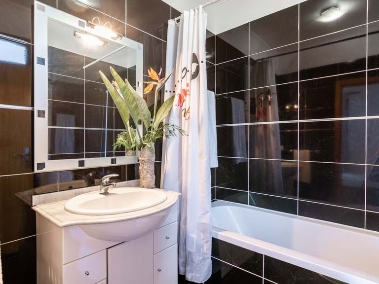 Villa for Sale in Santa Cruz, Ilha Da Madeira, Portugal 28