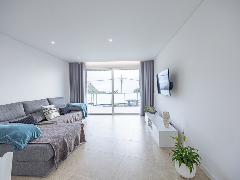 Villa for Sale in Calheta, Ilha Da Madeira, Portugal 8