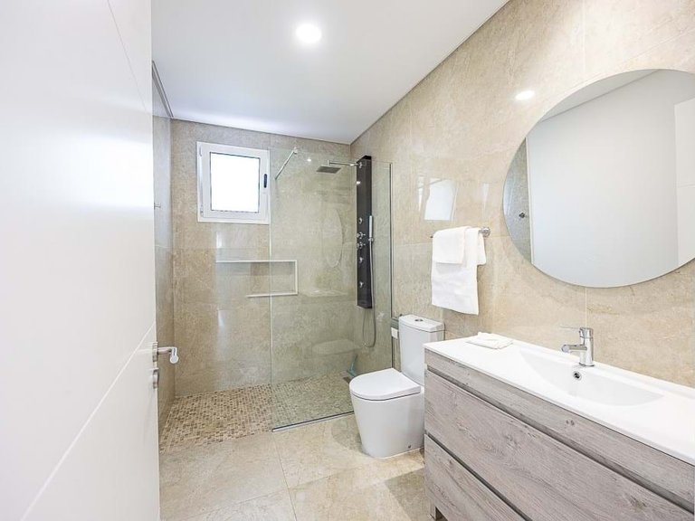 Villa for Sale in Calheta, Ilha Da Madeira, Portugal 14
