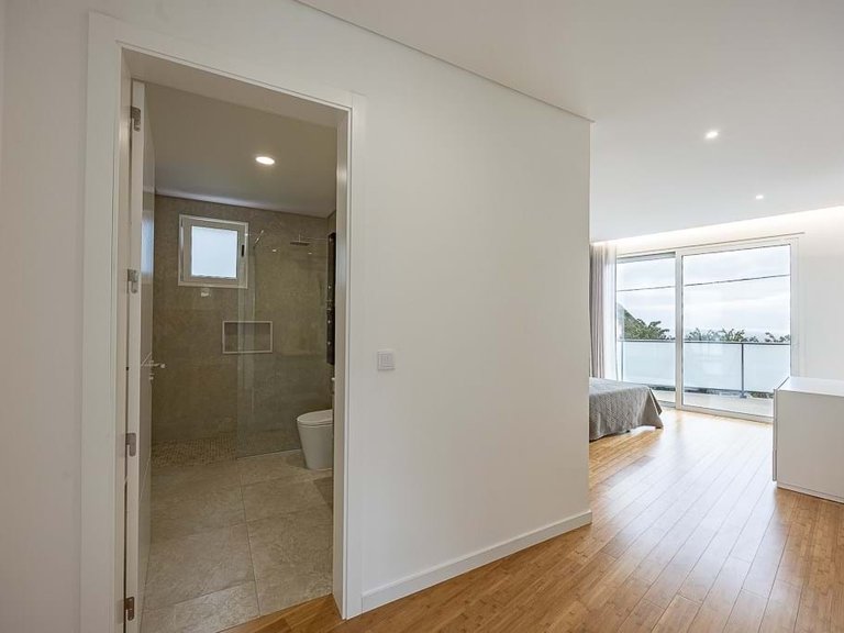 Villa for Sale in Calheta, Ilha Da Madeira, Portugal 12