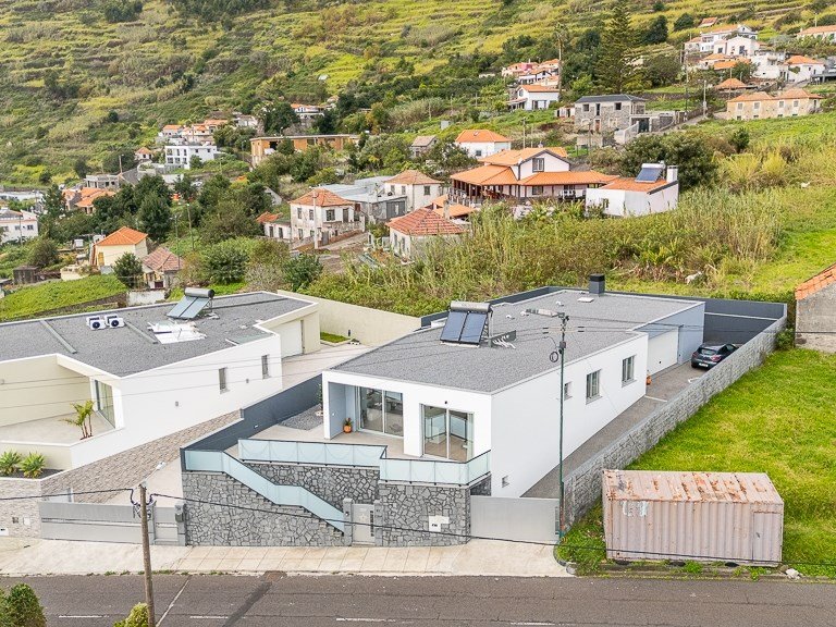 Villa for Sale in Calheta, Ilha Da Madeira, Portugal 35