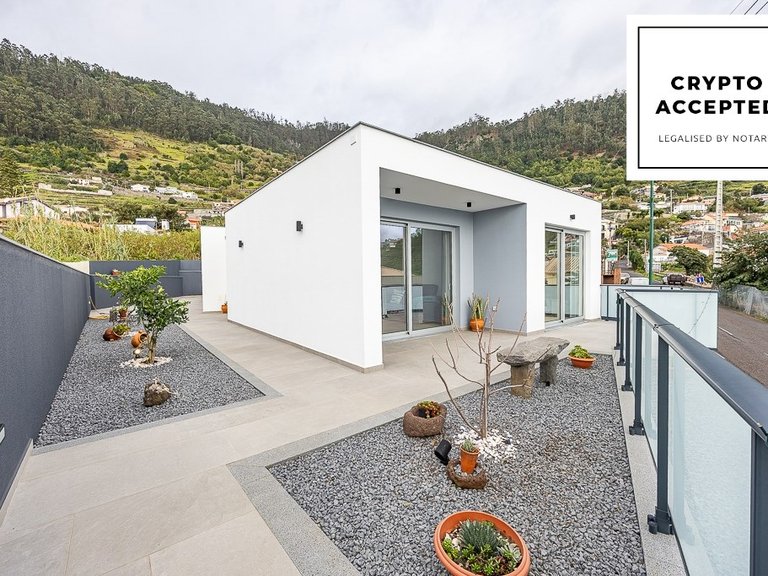 Villa for Sale in Calheta, Ilha Da Madeira, Portugal 1