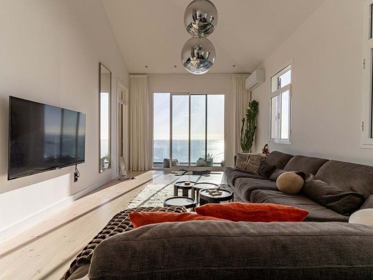 Villa for Sale in Funchal, Ilha Da Madeira, Portugal 2