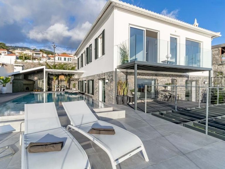 Villa for Sale in Funchal, Ilha Da Madeira, Portugal 17