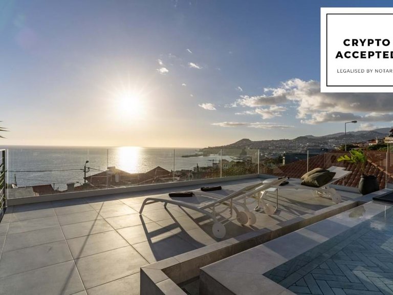 Villa for Sale in Funchal, Ilha Da Madeira, Portugal 1