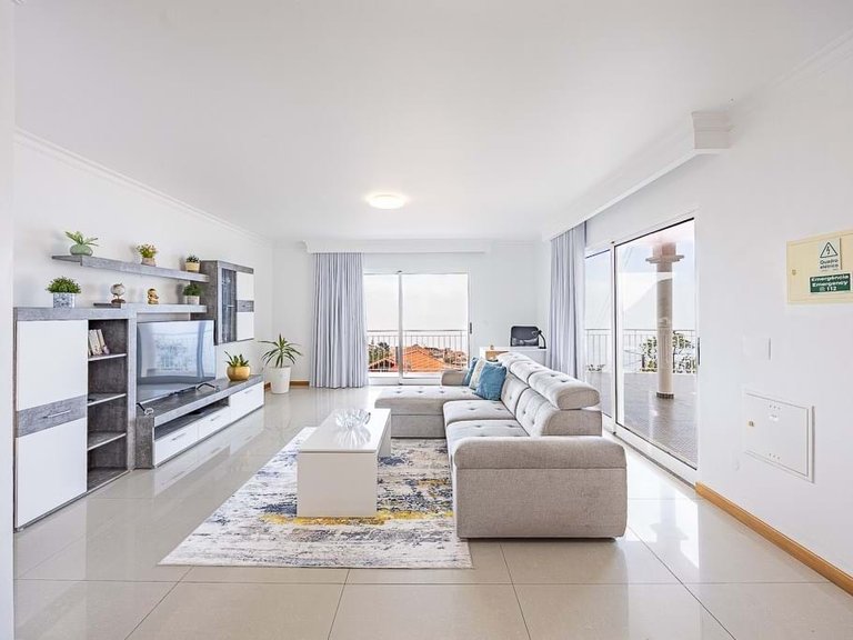 Villa for Sale in Calheta, Ilha Da Madeira, Portugal 3