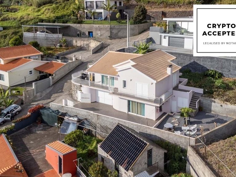Villa for Sale in Calheta, Ilha Da Madeira, Portugal 1