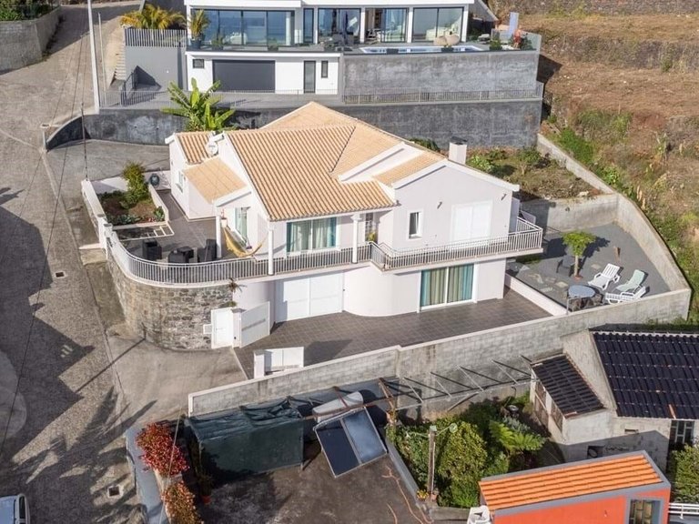 Villa for Sale in Calheta, Ilha Da Madeira, Portugal 2