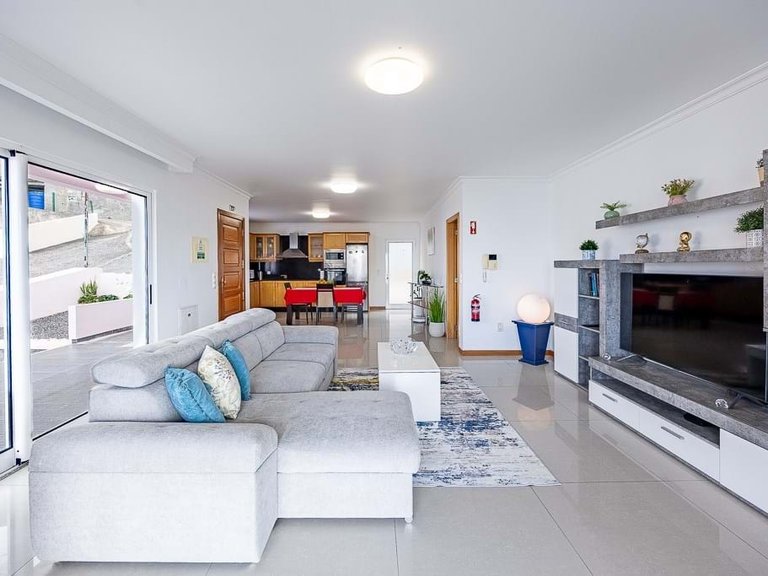 Villa for Sale in Calheta, Ilha Da Madeira, Portugal 5