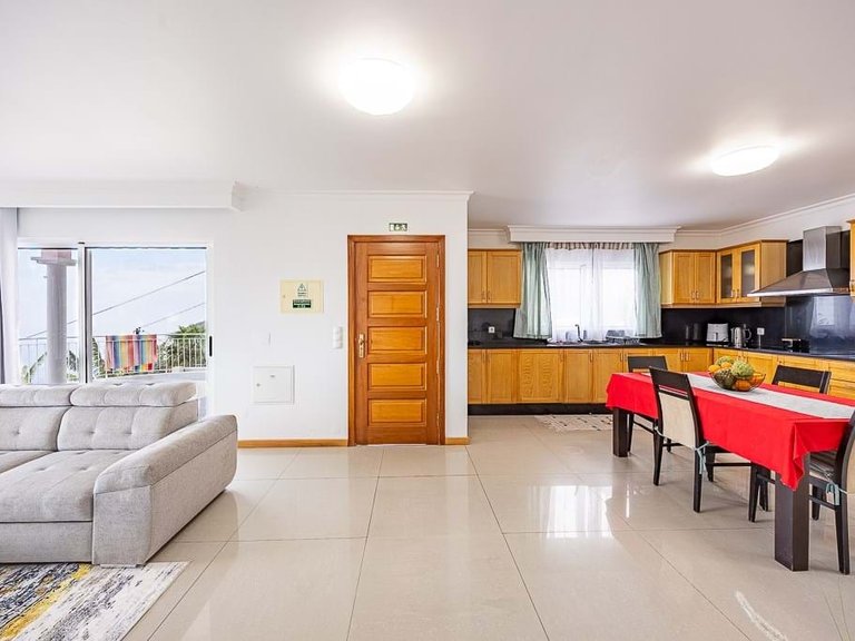 Villa for Sale in Calheta, Ilha Da Madeira, Portugal 10
