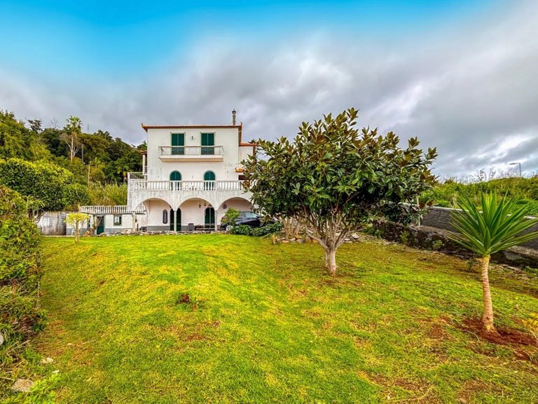 Villa for Sale in Funchal, Ilha Da Madeira, Portugal 1
