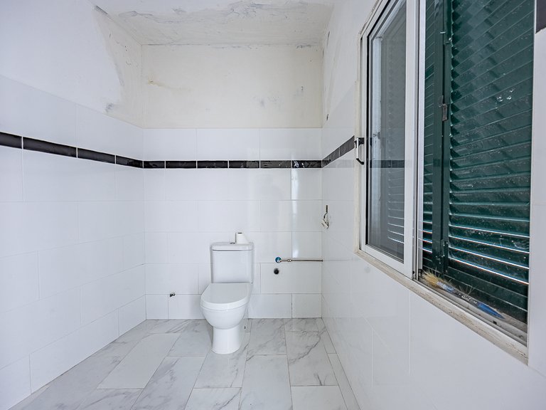 Villa for Sale in Funchal, Ilha Da Madeira, Portugal 10