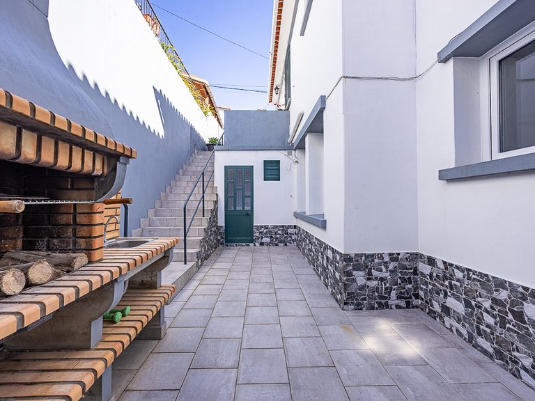 Villa for Sale in Funchal, Ilha Da Madeira, Portugal 2