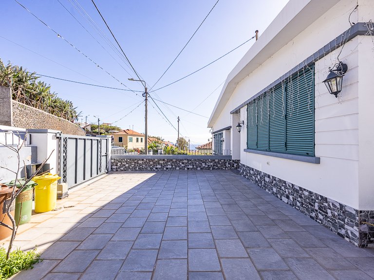 Villa for Sale in Funchal, Ilha Da Madeira, Portugal 3