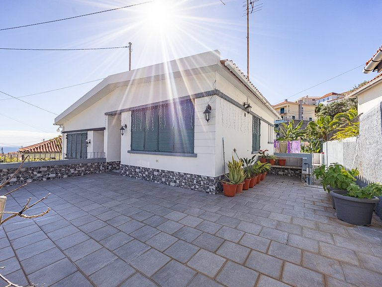 Villa for Sale in Funchal, Ilha Da Madeira, Portugal 4