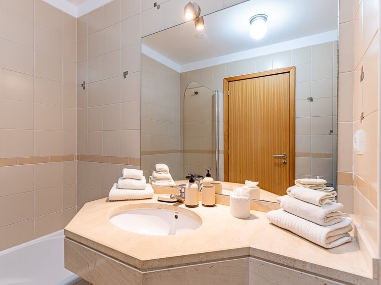 Apartment for Sale in Santa Cruz, Ilha Da Madeira, Portugal 22