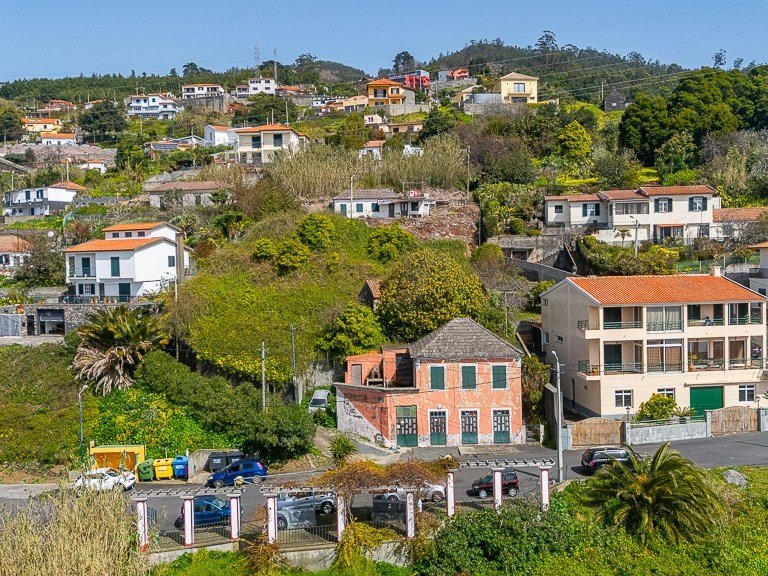 Villa for Sale in Funchal, Ilha Da Madeira, Portugal 4